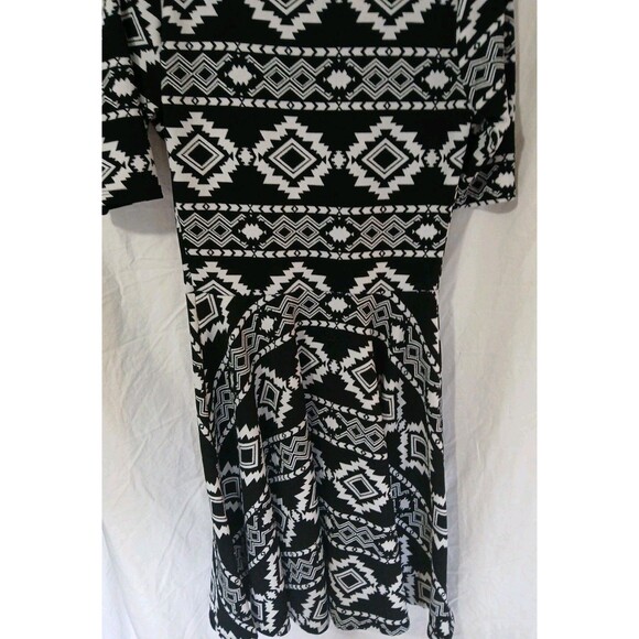 LuLaRoe Black White Geometric Print- Fit Flare- Amelia Dress Womens Medium New - Picture 8 of 16